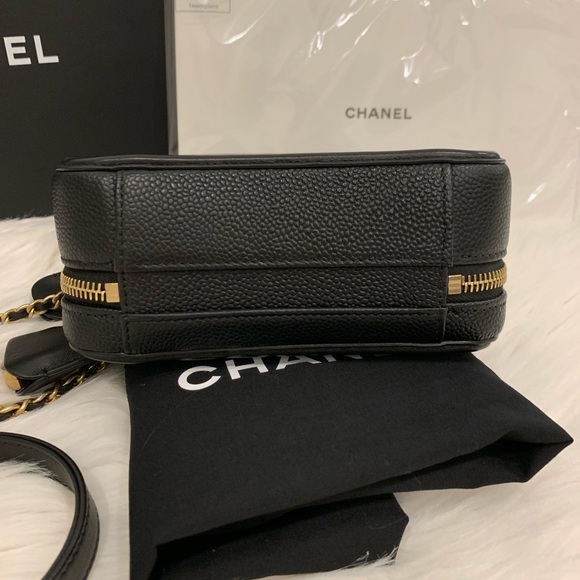 ❌SOLD ❌Chanel small Vanity Case - Picture 3 of 7